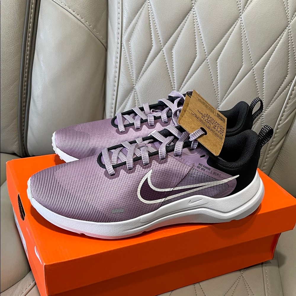Nike DOWNSHIFTER Women's Running Shoe in Light Purple and Black